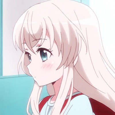 美女COS《巫师3》叶奈法惊艳绝伦 白嫩香肩紫眸勾人